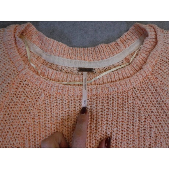 Womans Free People loose knit round neck pullover sweater peach size Medium - Picture 3 of 7